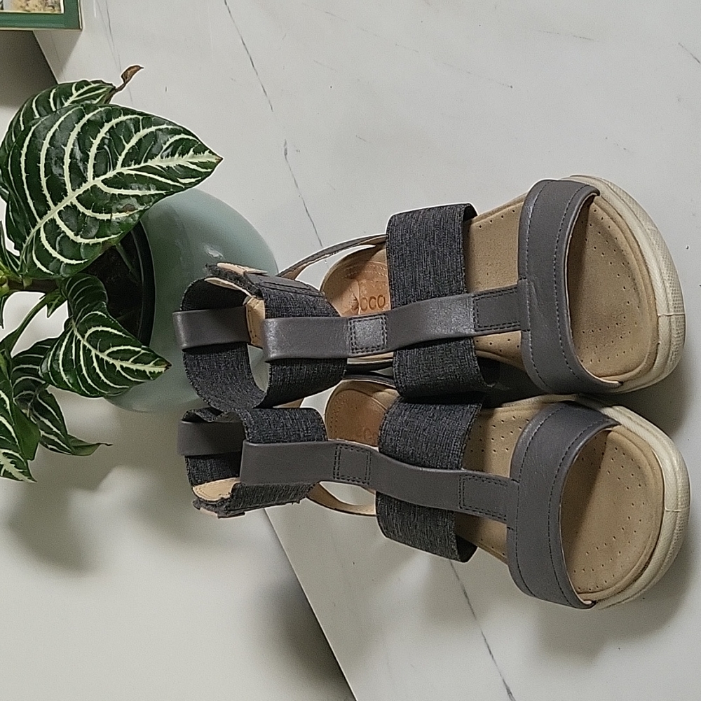 Ecco Sandals - Picture 4 of 8